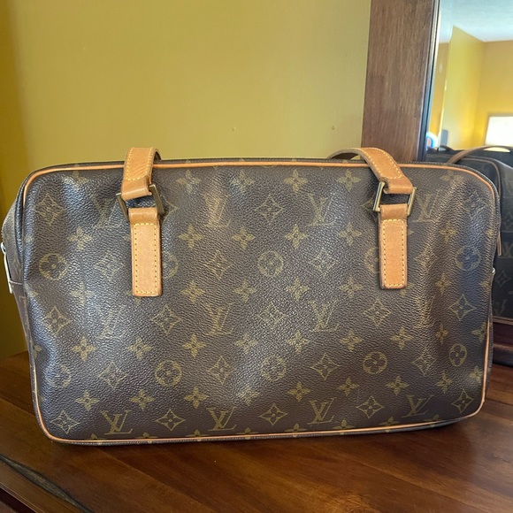 Authentic Louis Vuitton Monogram Cite GM - Picture 2 of 16